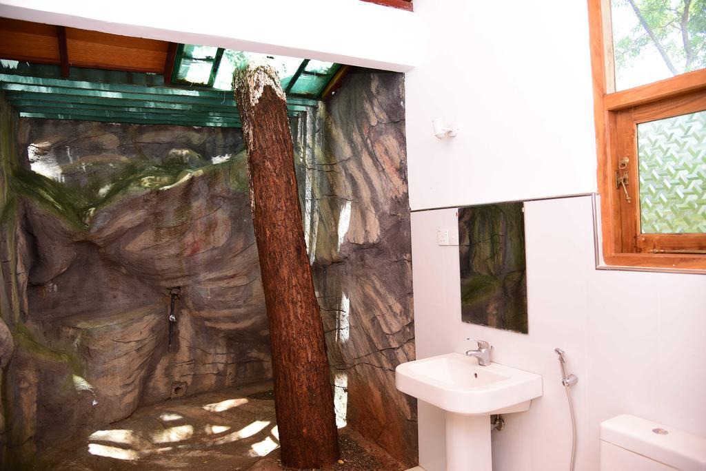 Indika Lake Resort Nuwarawewa East المظهر الخارجي الصورة
