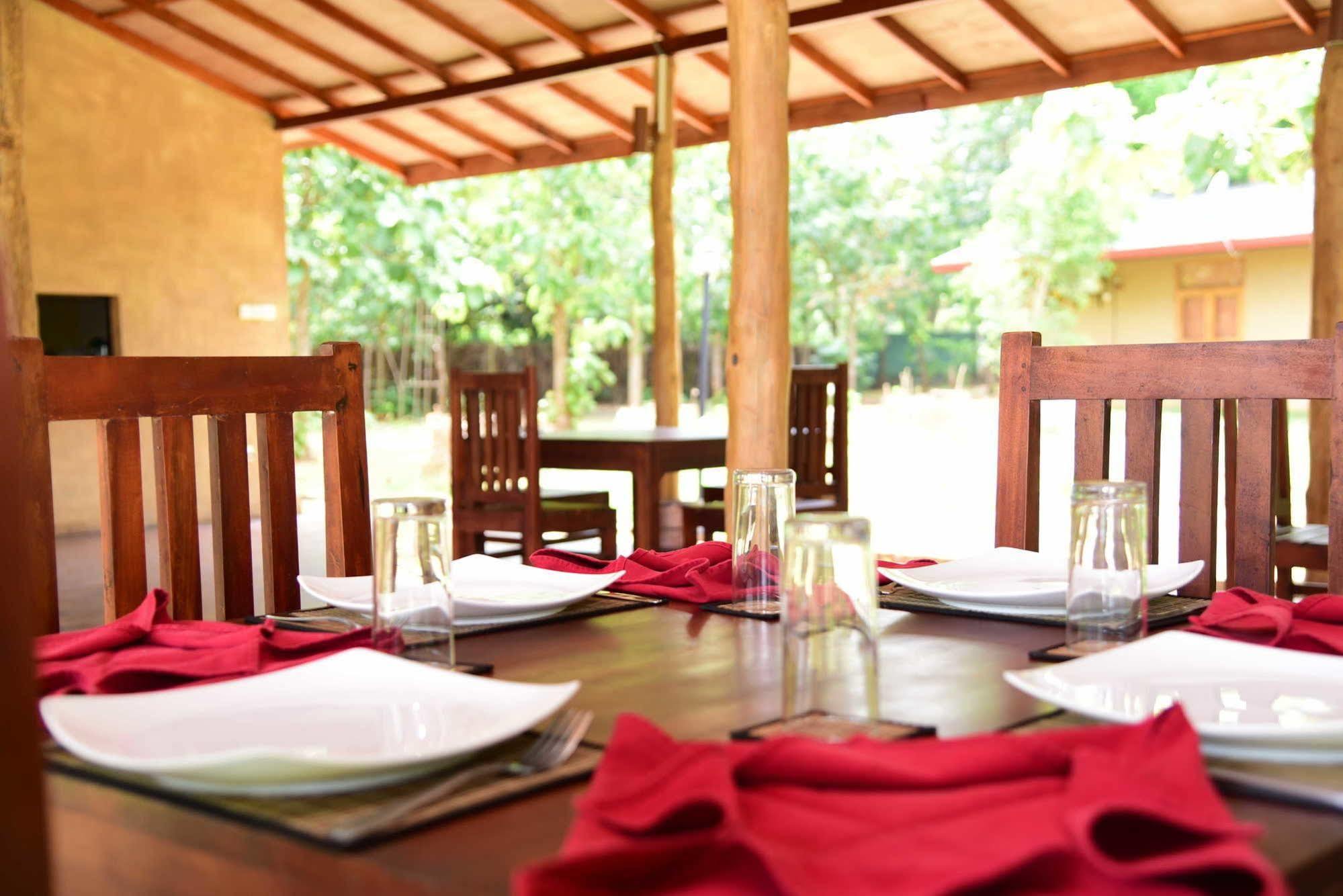 Indika Lake Resort Nuwarawewa East المظهر الخارجي الصورة