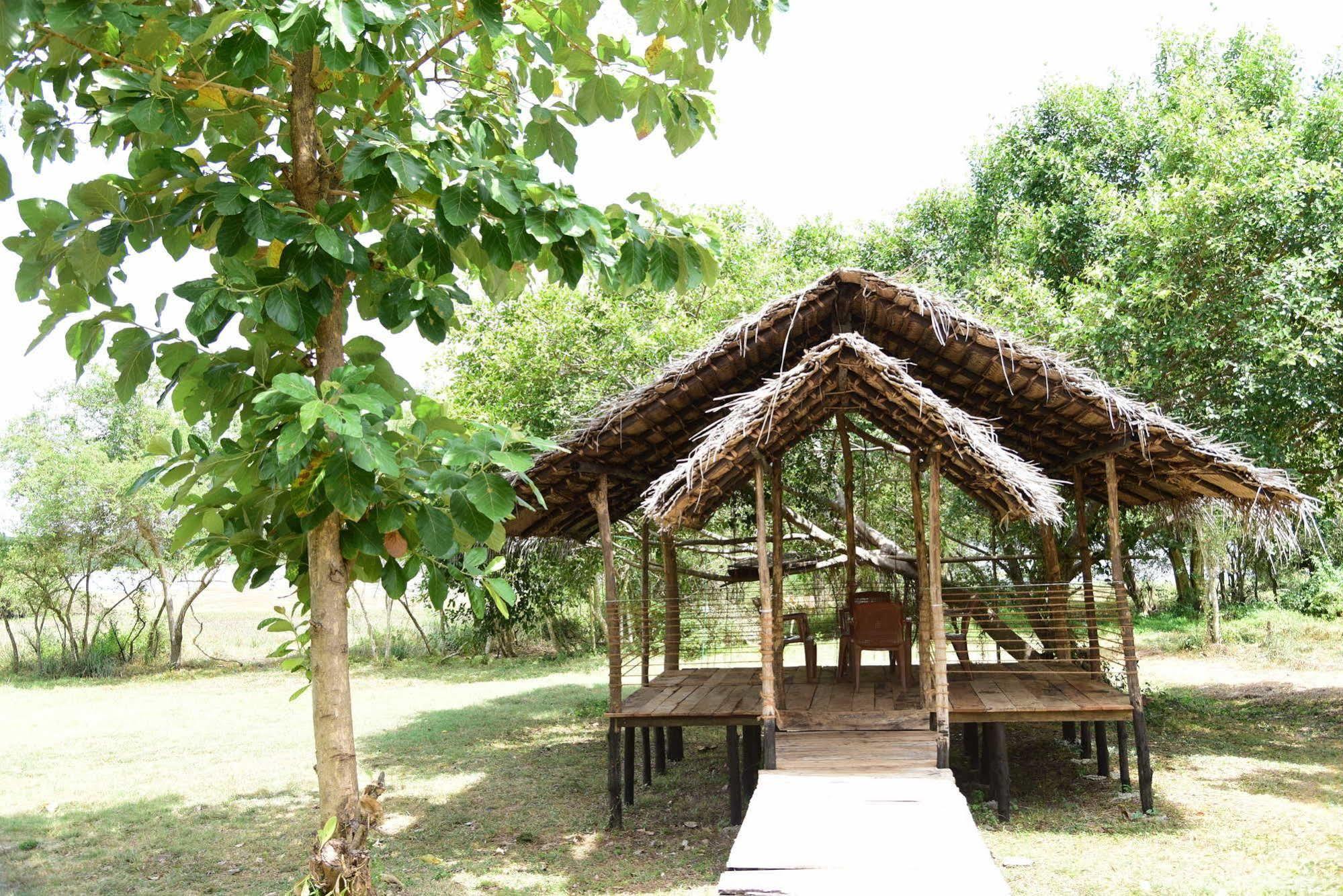 Indika Lake Resort Nuwarawewa East المظهر الخارجي الصورة